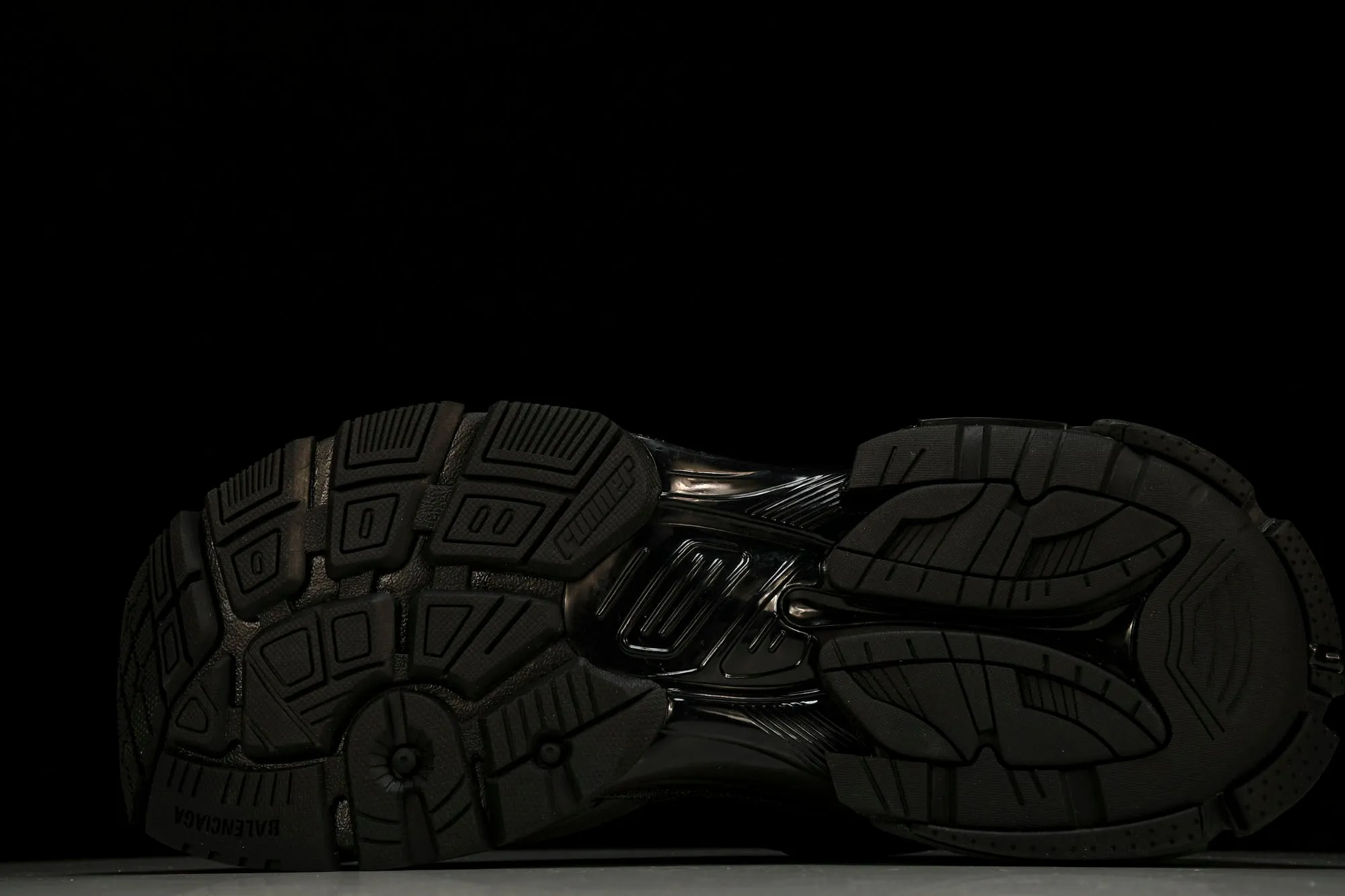 Runner 'Triple Black - Glossy'