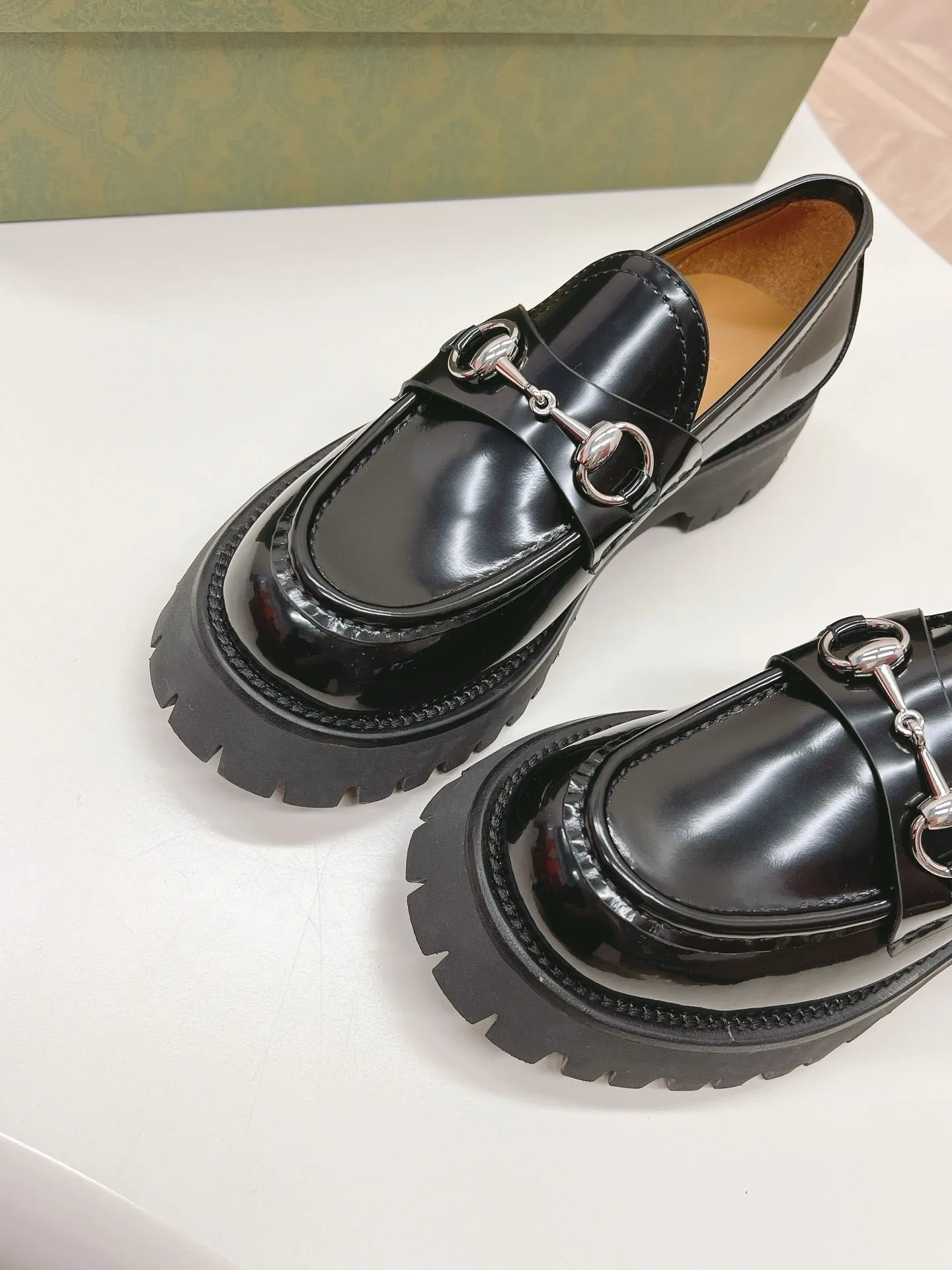 SE1512 GUCCI Women's loafer with Horsebit / Size5-11