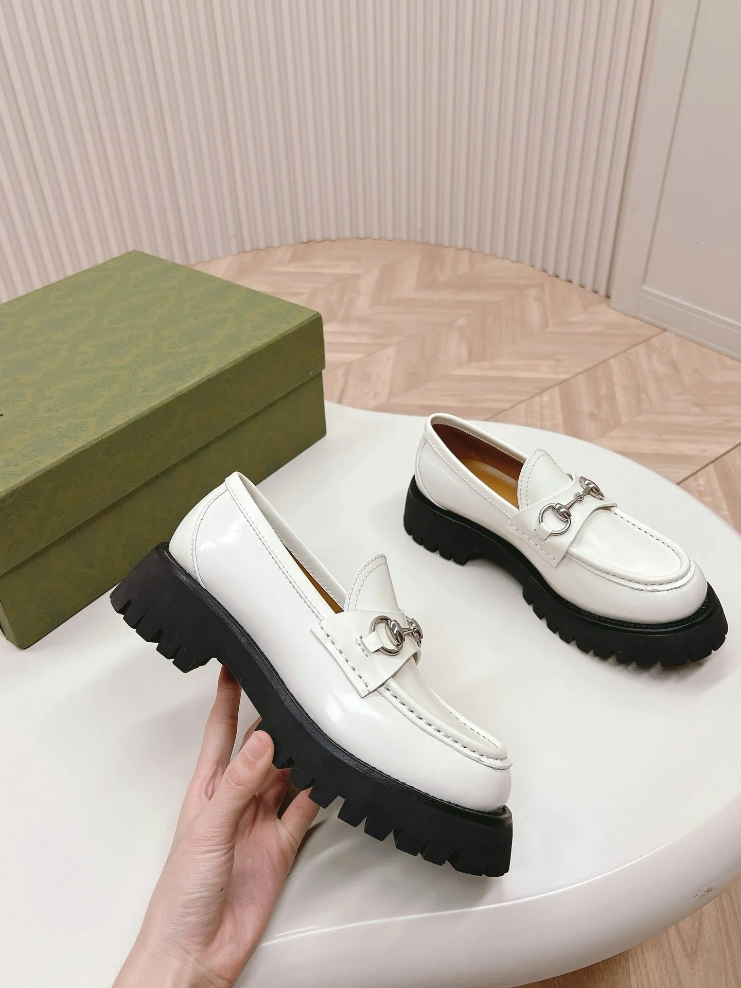 SE1512 GUCCI Women's loafer with Horsebit / Size5-11