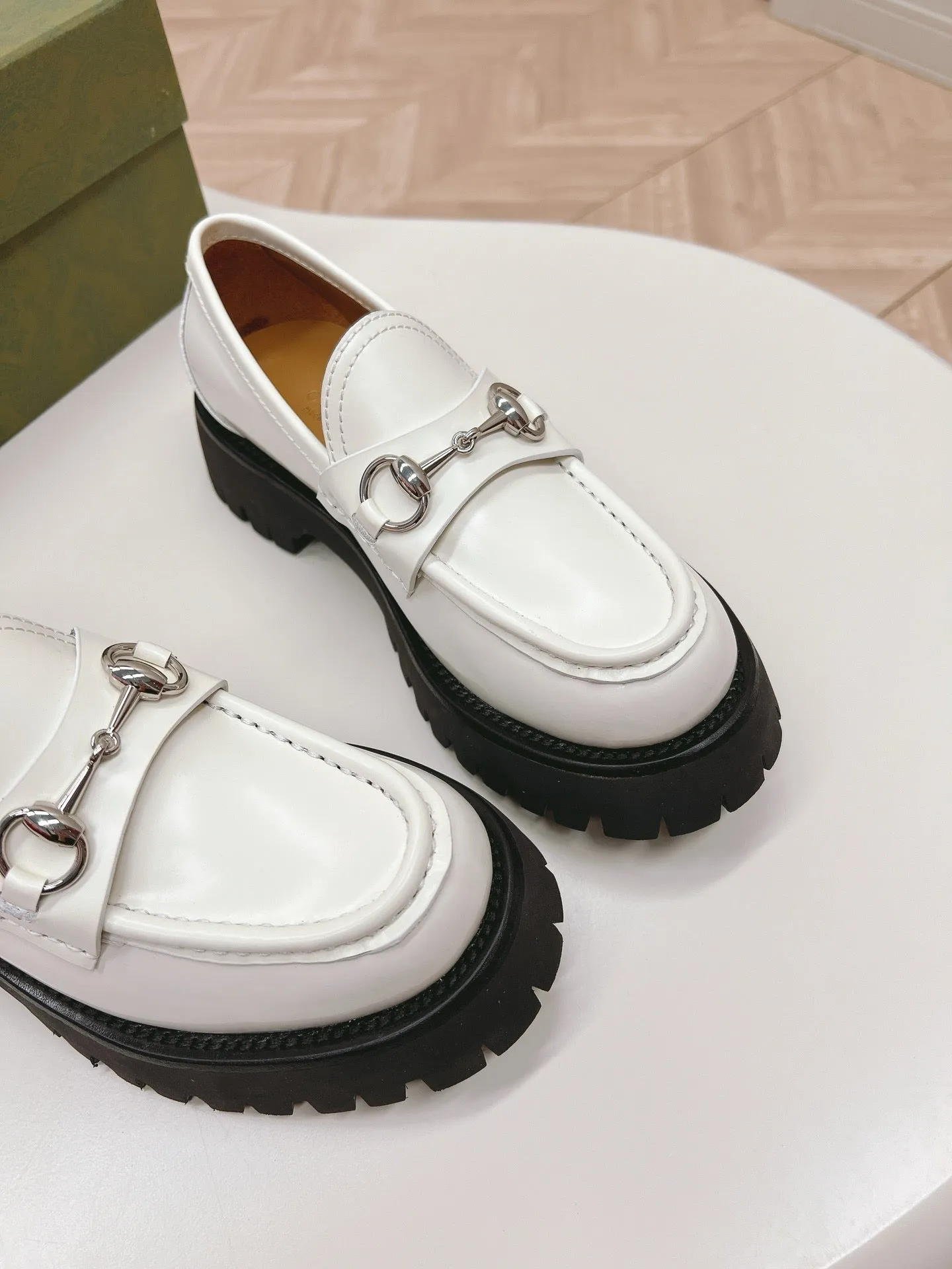 SE1512 GUCCI Women's loafer with Horsebit / Size5-11