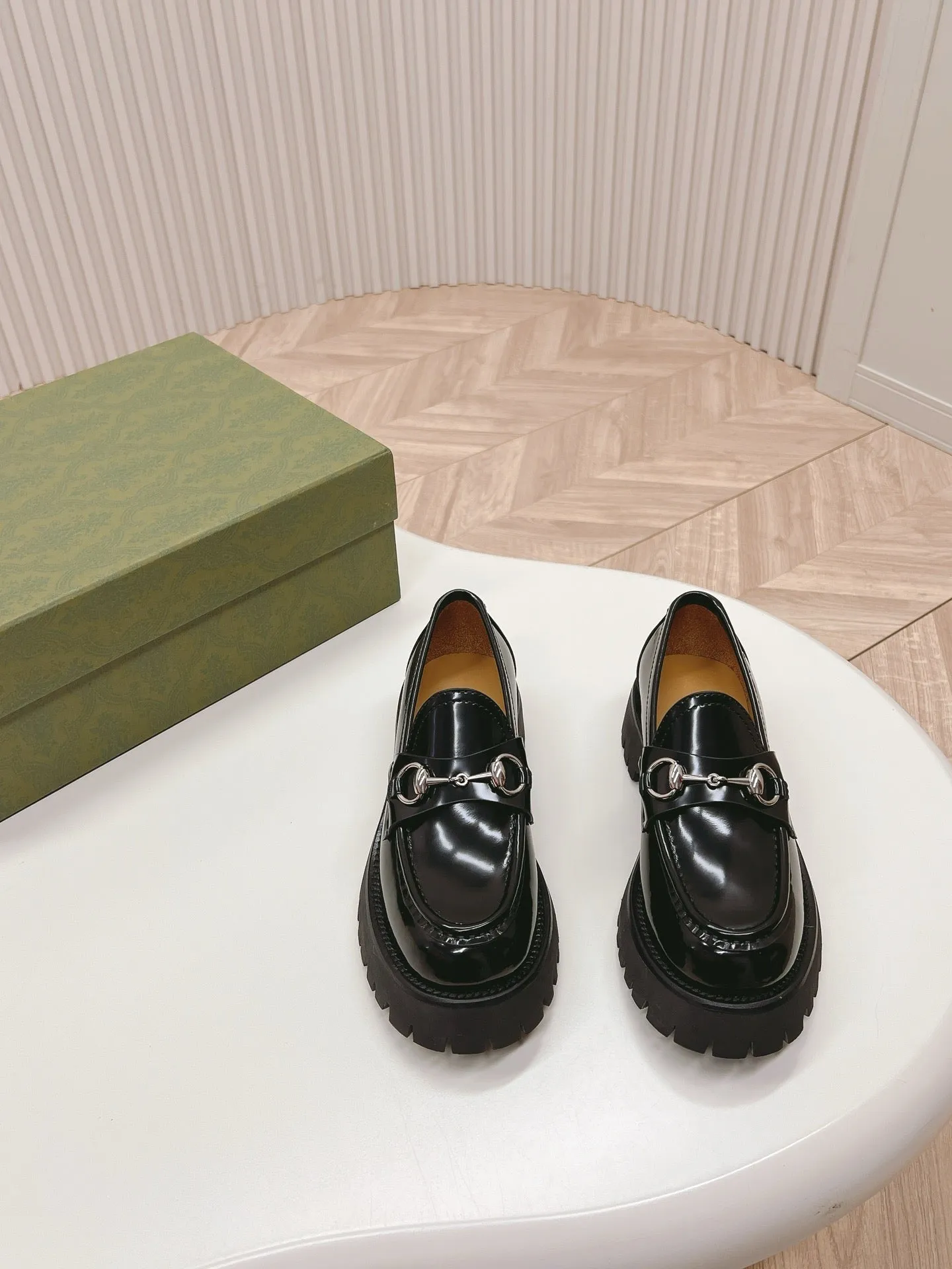 SE1512 GUCCI Women's loafer with Horsebit / Size5-11