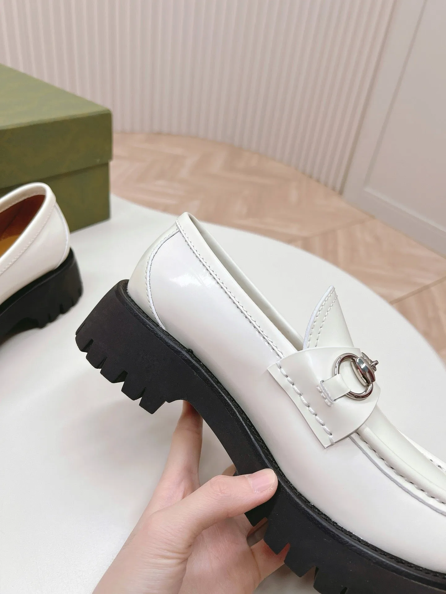 SE1512 GUCCI Women's loafer with Horsebit / Size5-11