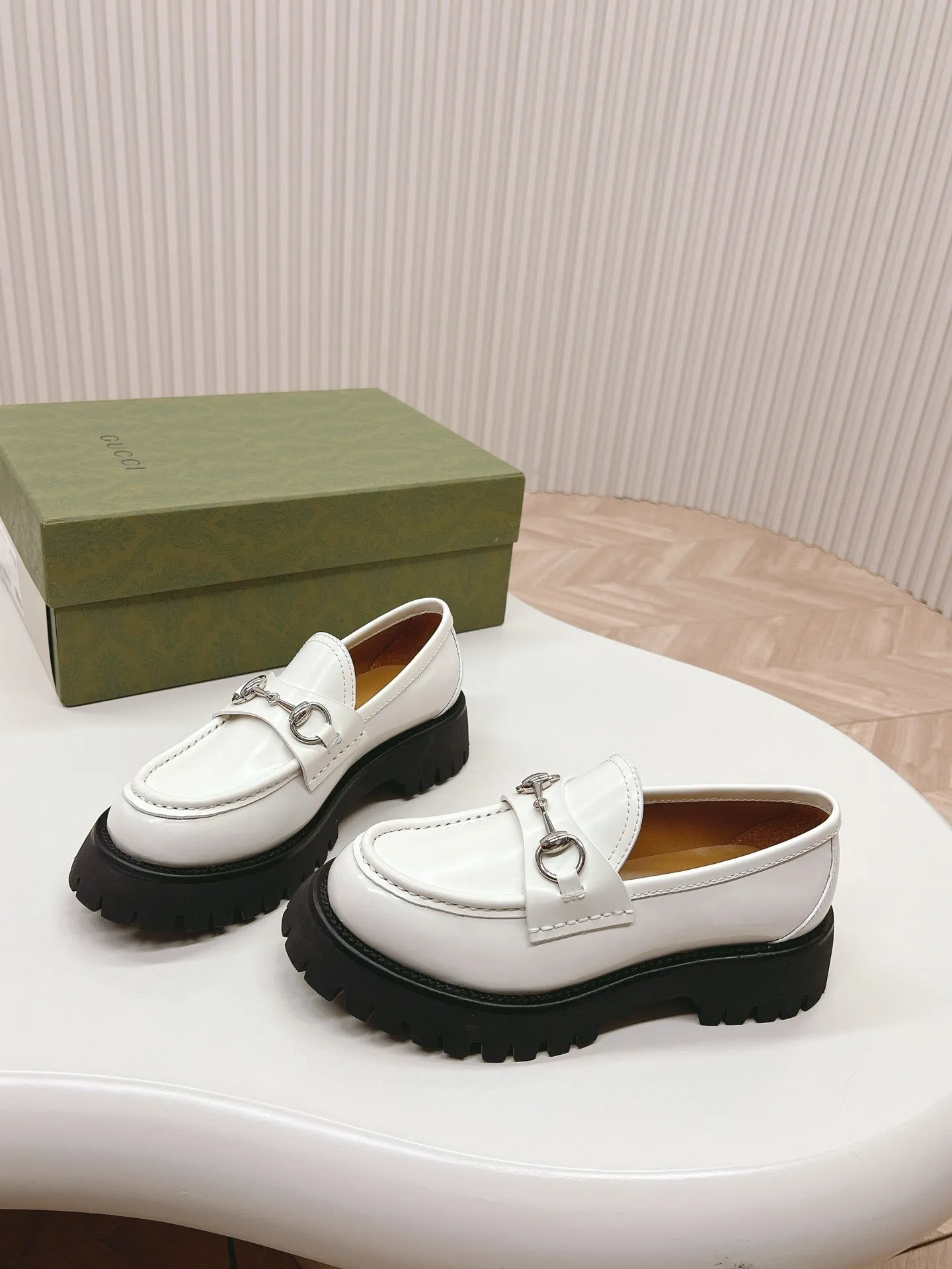 SE1512 GUCCI Women's loafer with Horsebit / Size5-11