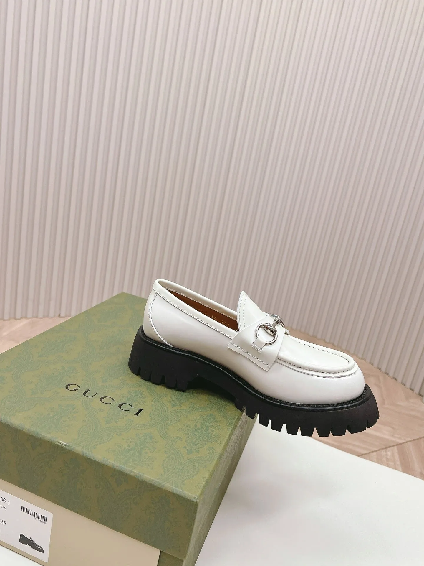 SE1512 GUCCI Women's loafer with Horsebit / Size5-11