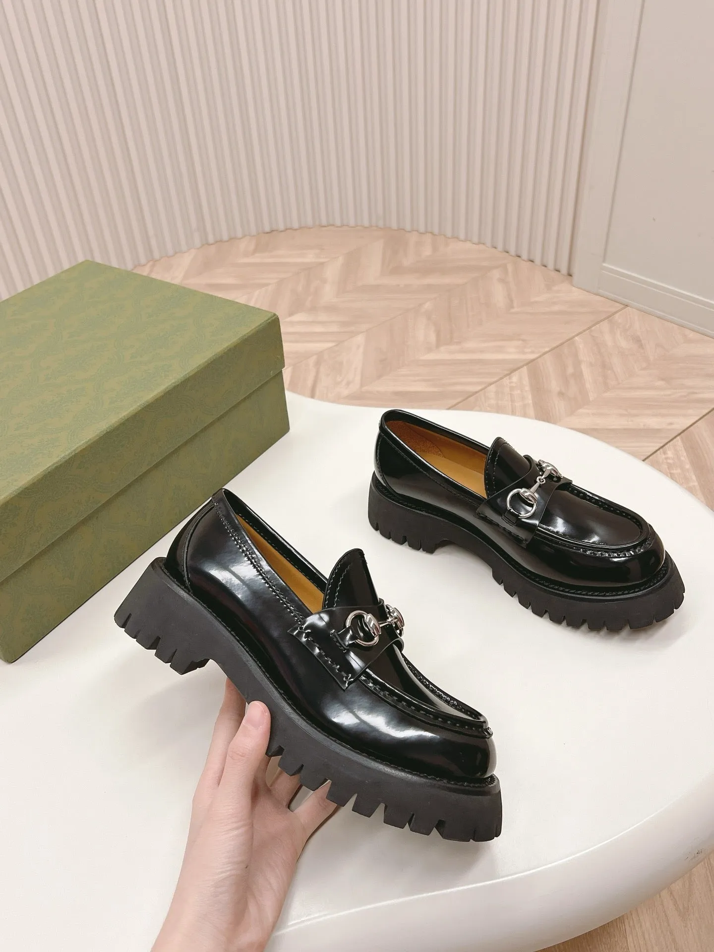 SE1512 GUCCI Women's loafer with Horsebit / Size5-11
